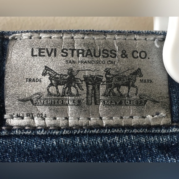 Girls Levi’s capris jeans - Picture 5 of 6